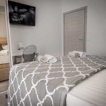 Apartman Petra Apartamento Makarska Exterior foto