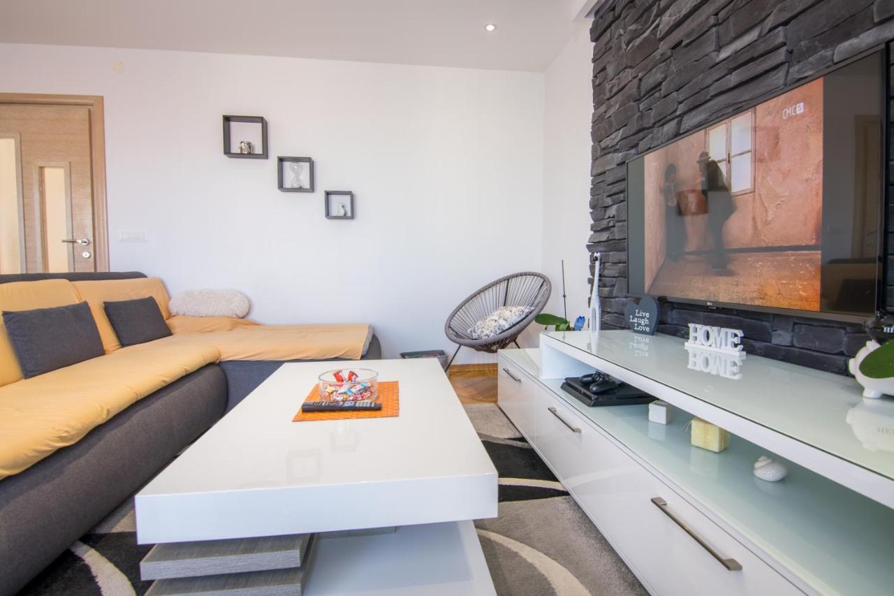 Apartman Petra Apartamento Makarska Exterior foto