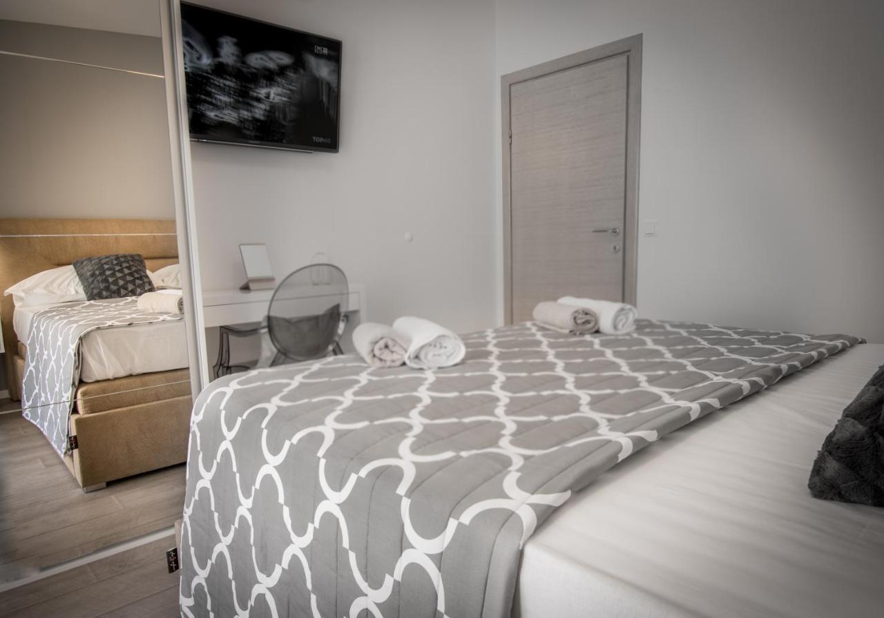 Apartman Petra Apartamento Makarska Exterior foto