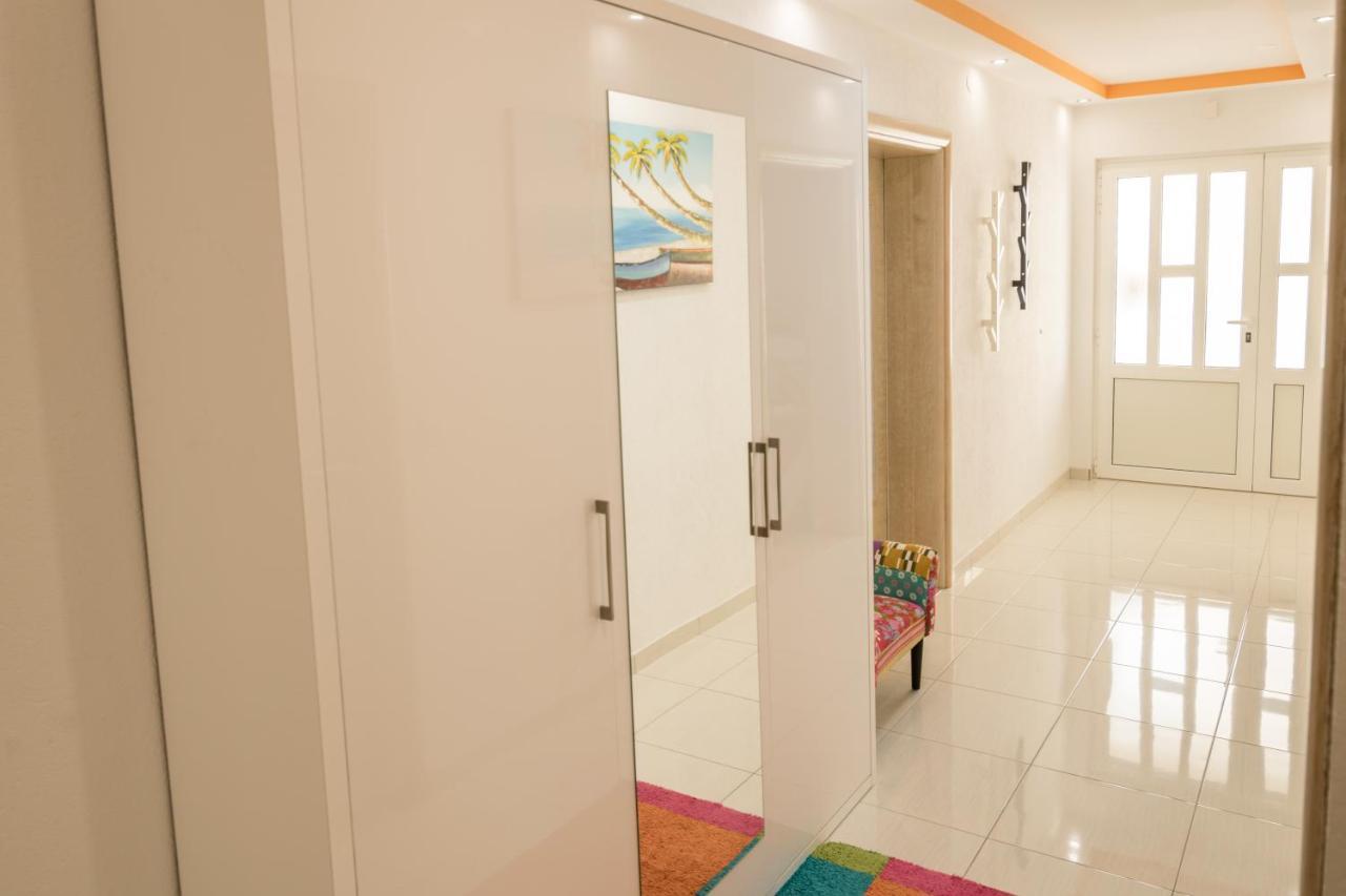 Apartman Petra Apartamento Makarska Exterior foto