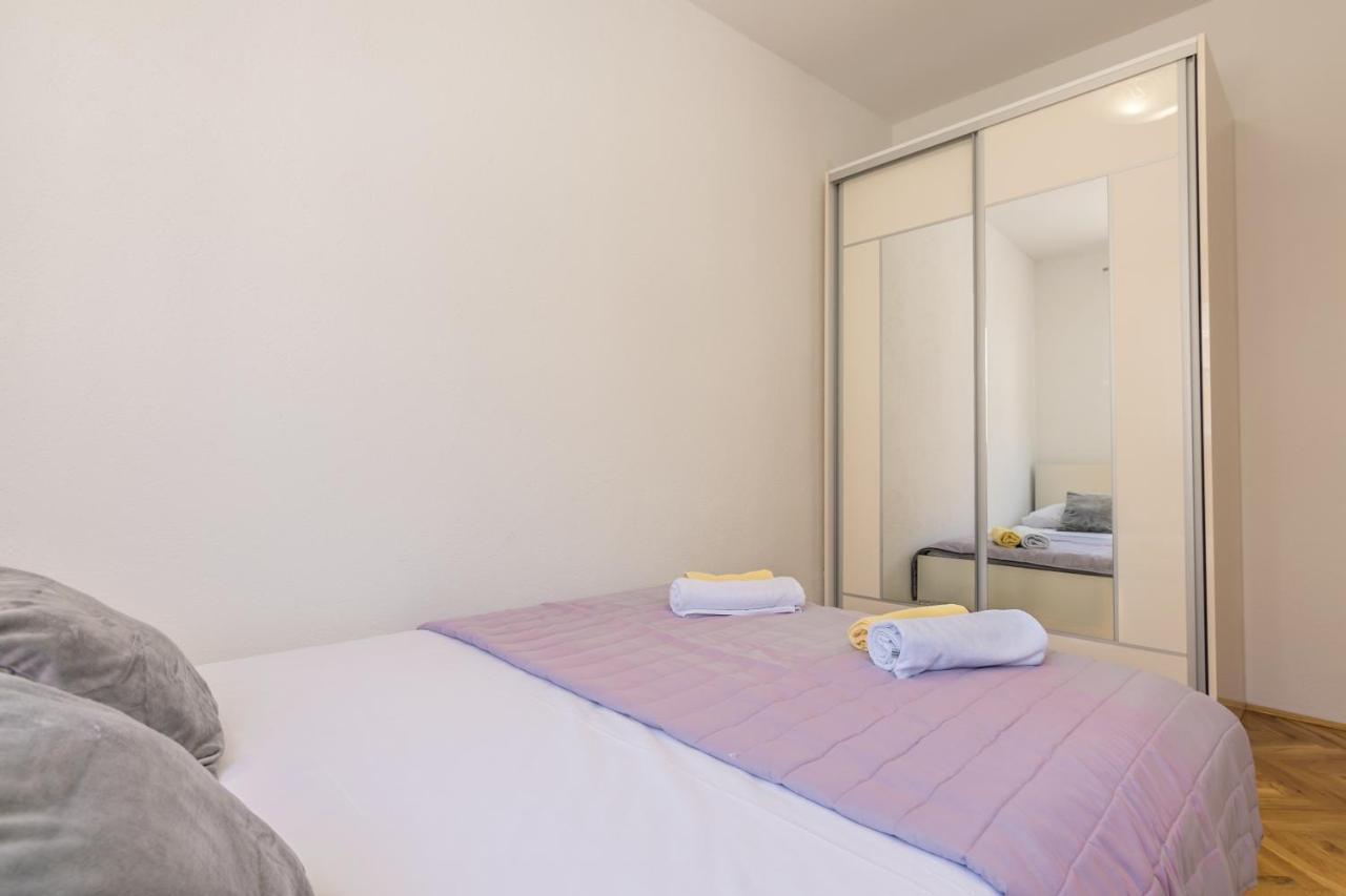 Apartman Petra Apartamento Makarska Exterior foto