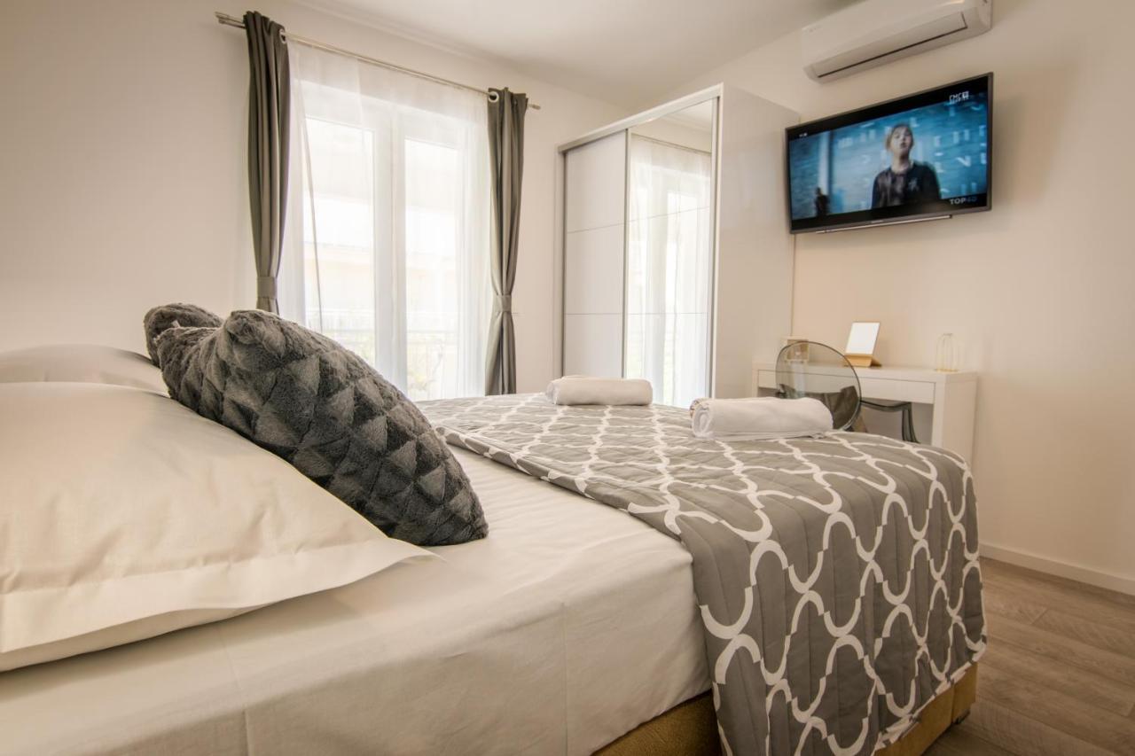 Apartman Petra Apartamento Makarska Exterior foto