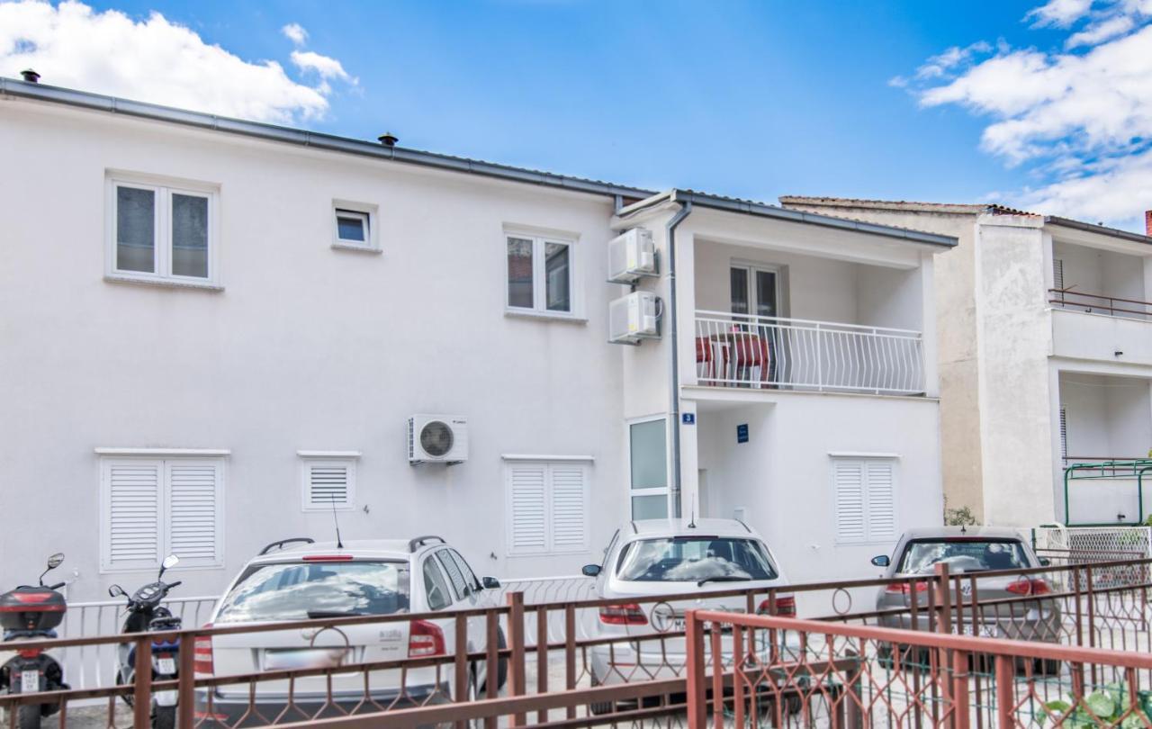 Apartman Petra Apartamento Makarska Exterior foto